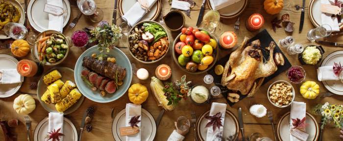 Thanksgiving dining table decor