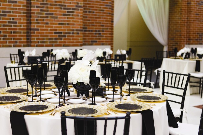 Black table centerpiece decor