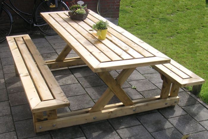 Outdoor picnic table decor ideas